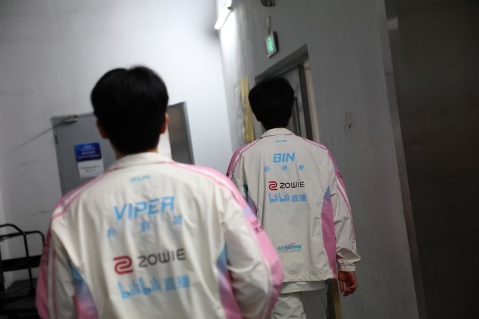 BLG分享选手幕后动态：依旧复盘到凌晨💪ON的SBTI结果